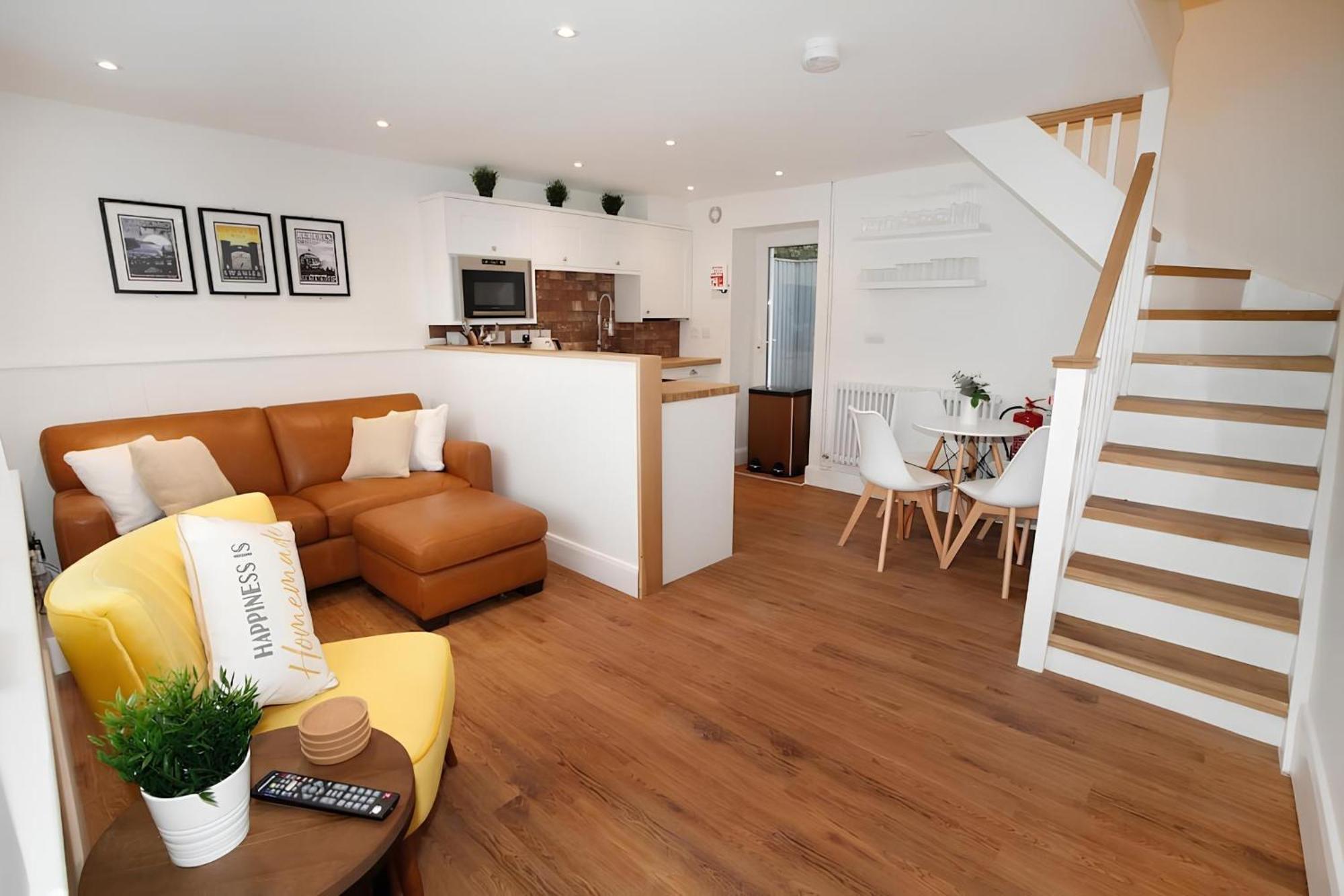 Tucked Away, Beach Access Sleeps 4 The Mumbles Exteriör bild