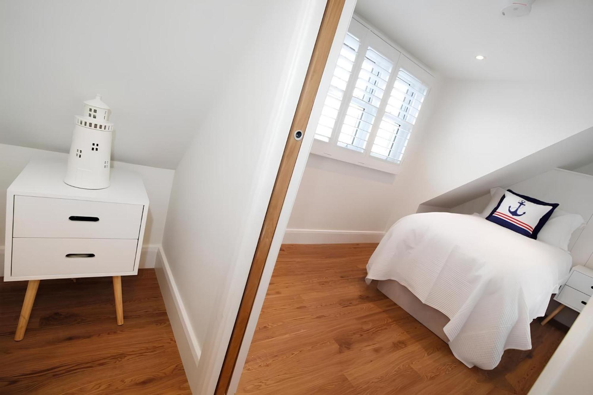 Tucked Away, Beach Access Sleeps 4 The Mumbles Exteriör bild